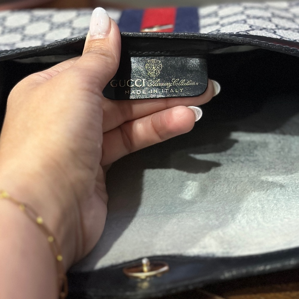 ❌ SOLD ❌
Authentic Vintage Gucci GG Supreme Sherry Line Web Stripe Clutch - Picture 7 of 10